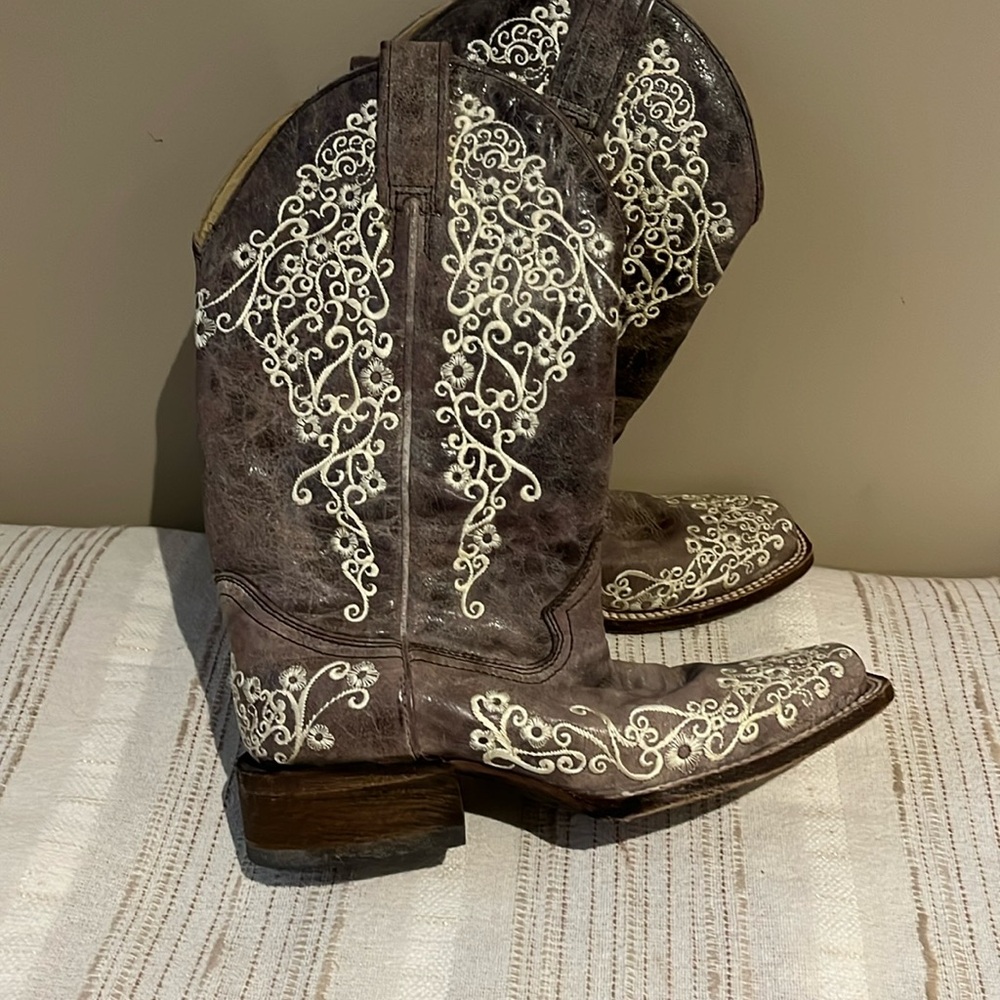 Corral boots